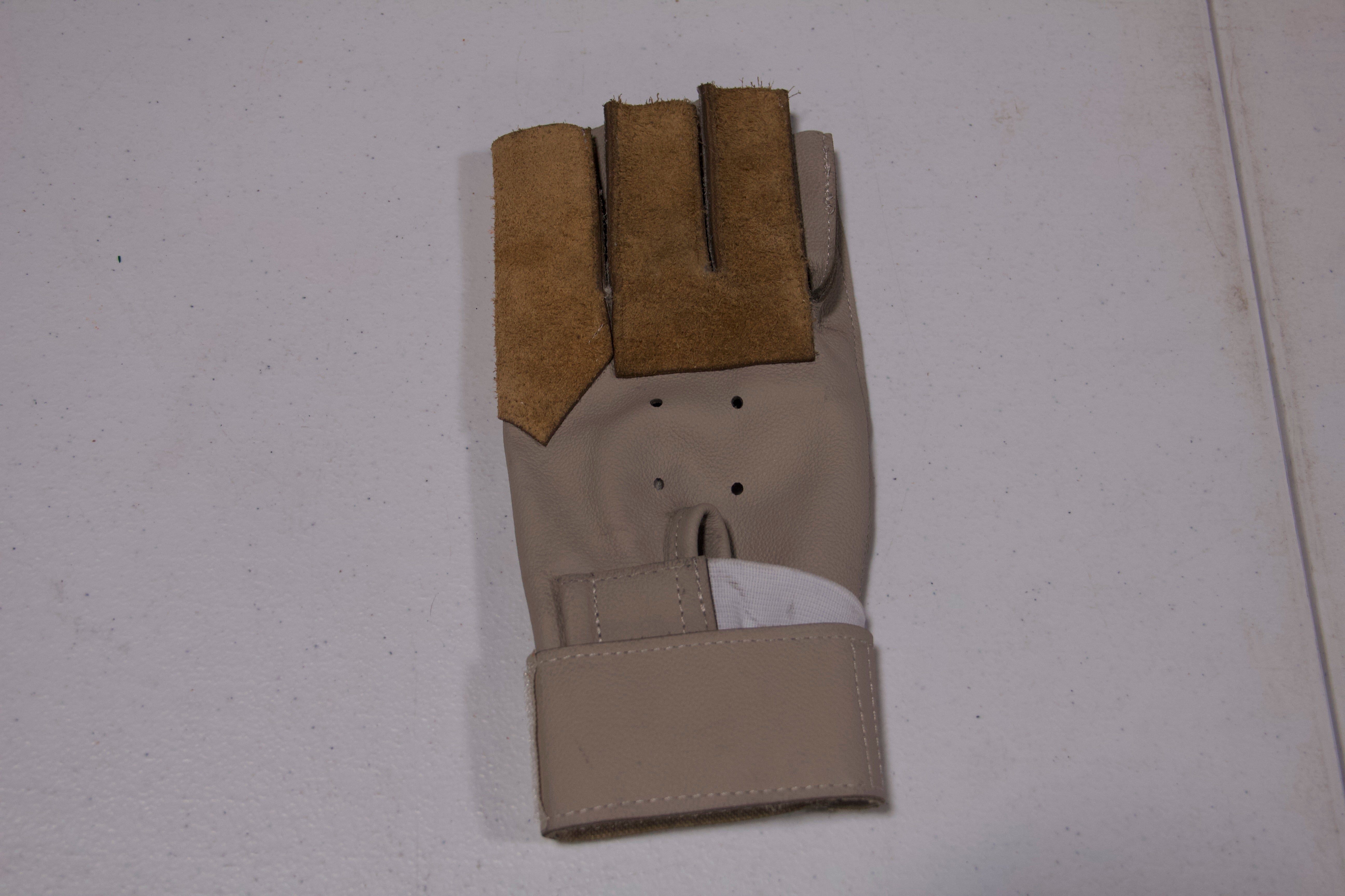Polanik Competition Throwing Glove Left Hand Medium - Slightly Used