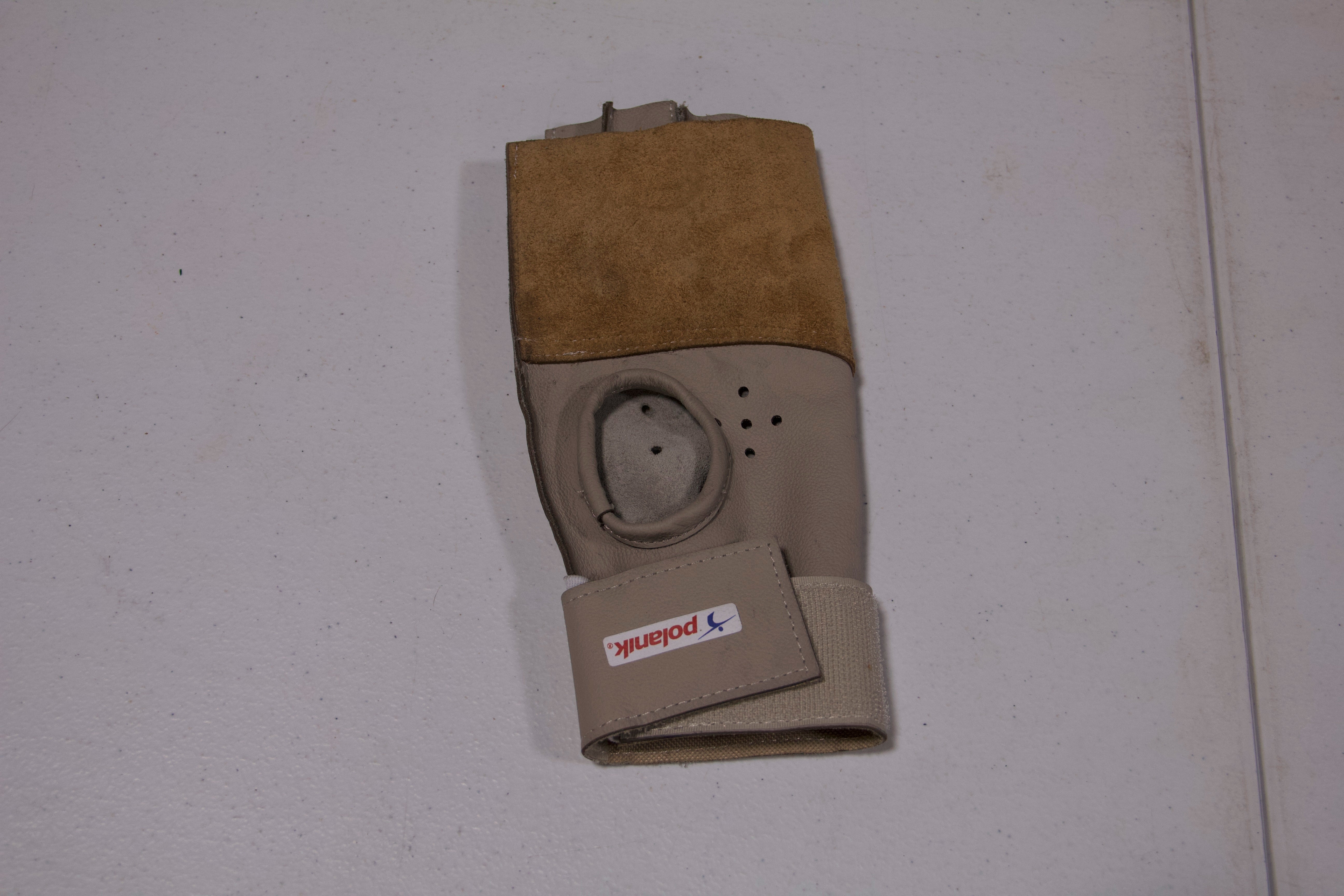 Polanik Competition Throwing Glove Left Hand Medium - Slightly Used