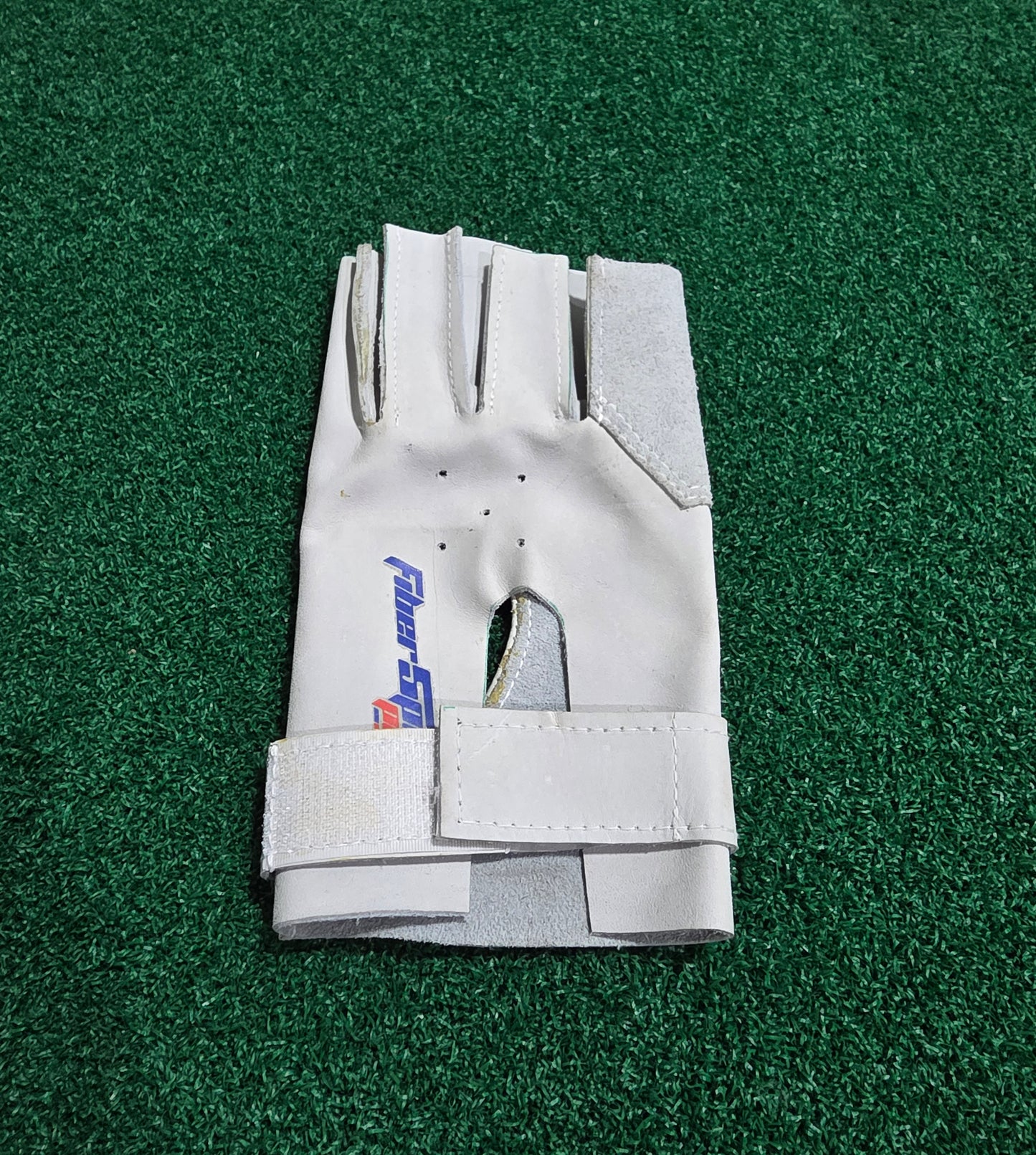 FiberSport Throwing Gloves - Medium - Right Hand - USED Open Box/CLOSEOUT